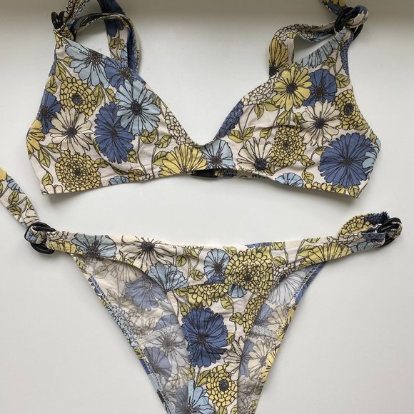 Lisa Marie Fernandez bikini - Picture 1 of 2